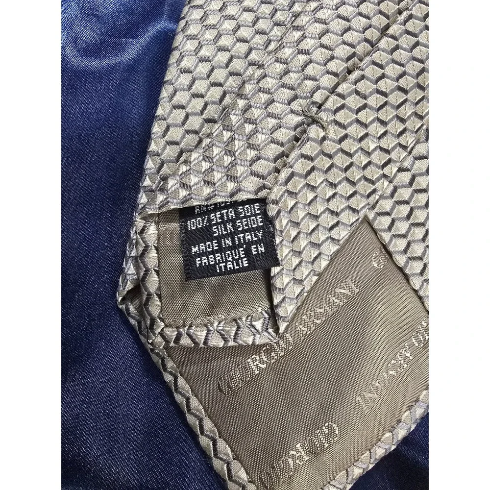 Giorgio Armani Silk Tie Mens Italy Geometric 3D Cube Pattern Champagne Silver